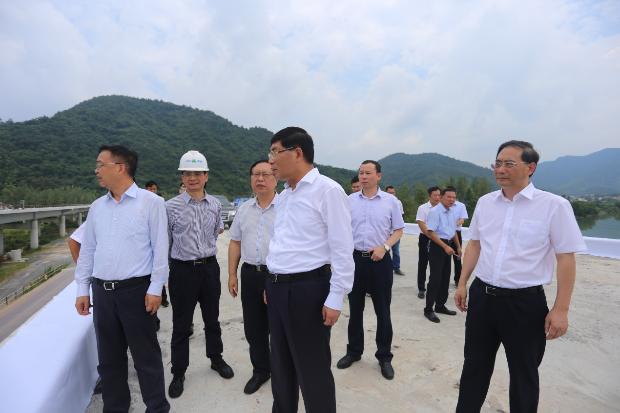 副省长何树山赴集团一线项目调研“县县通高速”建设情形