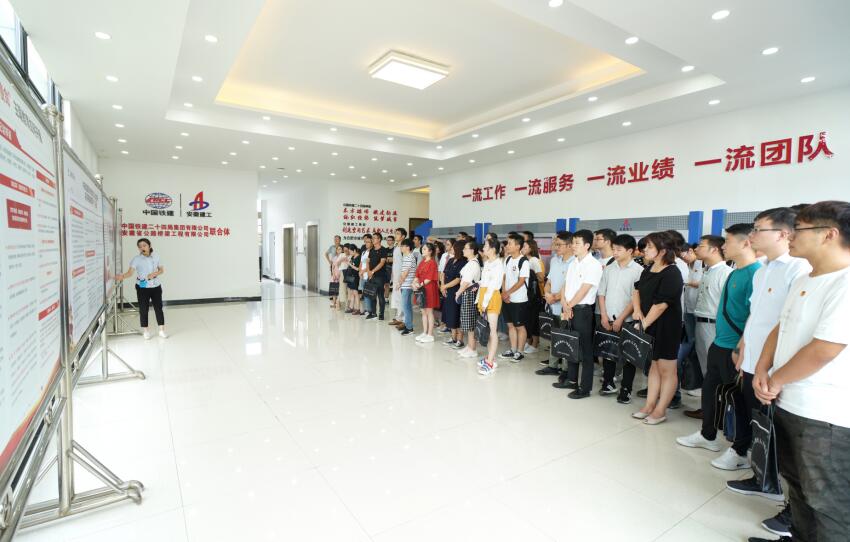 365英国上市控股举行“不忘初心、切记使命”主题教育团干部专题学习班