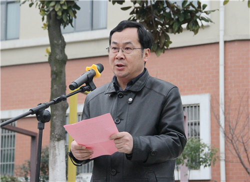 安徽365英国上市技师学院举行新学期升旗仪式