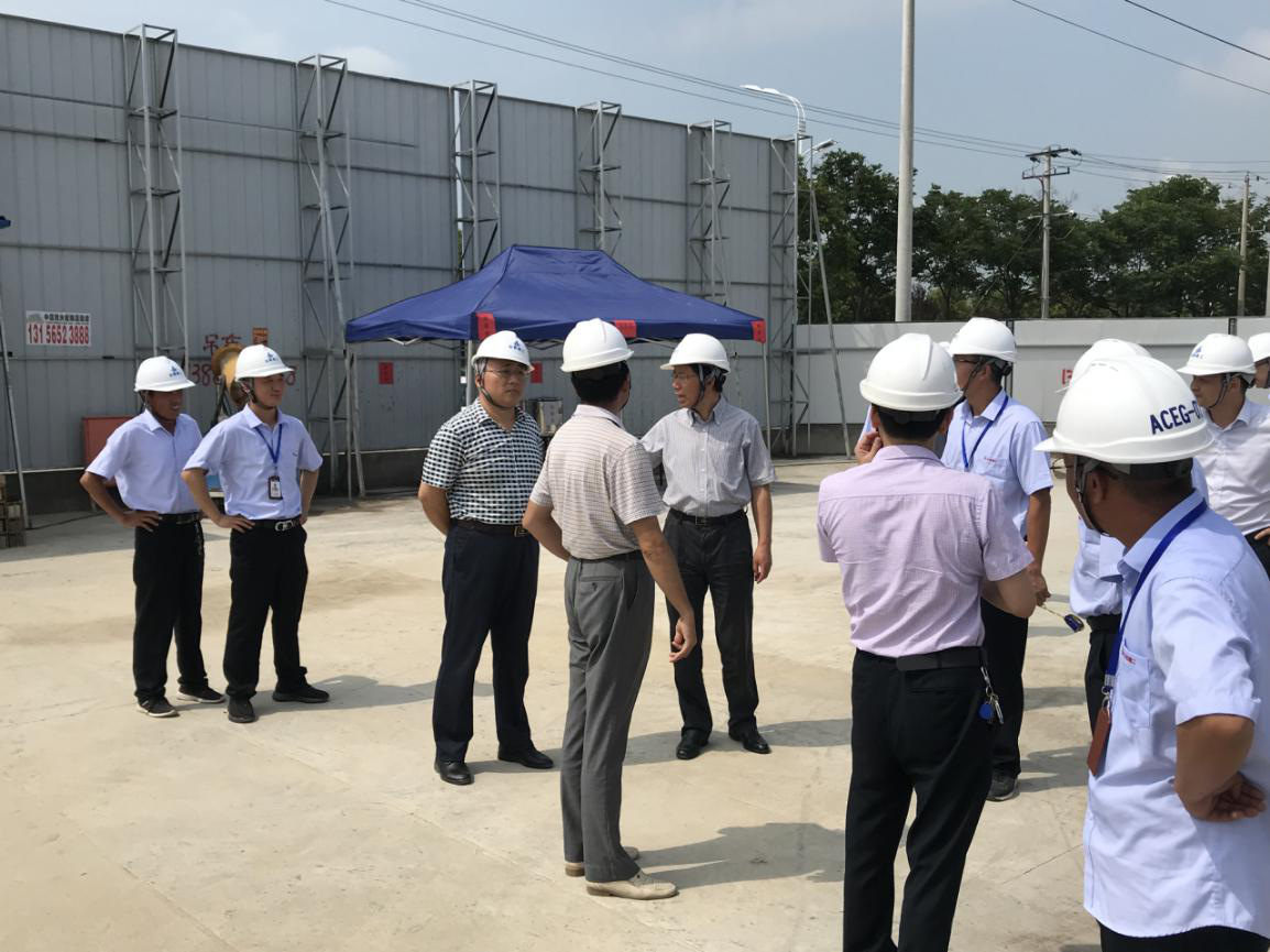 股份公司董事长王厚良赴安建建设淮南卫生学校新校区项目调研指导并为一线职工“送清凉”