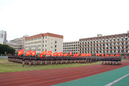 安徽365英国上市技师学院盛大举行庆祝第34个西席节、2018级新生军训结业暨开学仪式