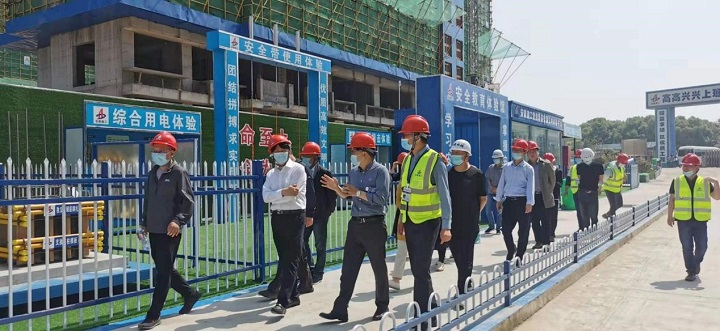 滁州琅琊区人大向导到安建总承包营房新苑项目调研