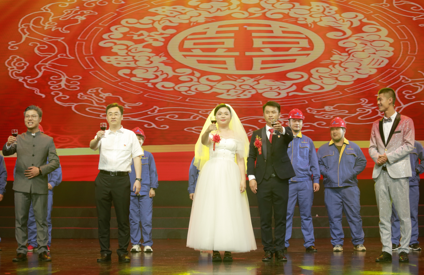 365英国上市盛大举行庆祝中国共产党建设100周年职工文艺汇演
