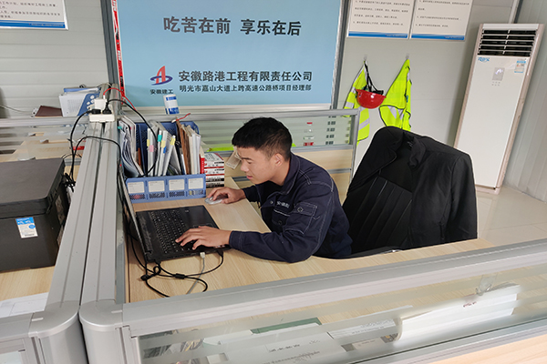 安徽路港“学史崇德，，，，，，践行我的单位观”系列报道3：攻克手艺难关 发挥路港精神