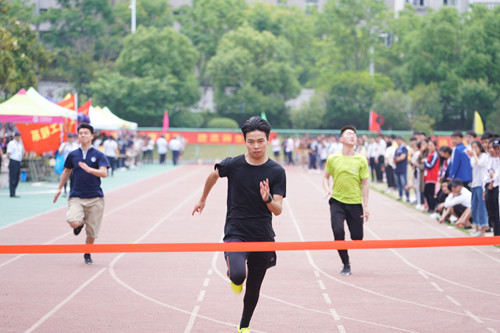 安徽365英国上市技师学院盛大举行2018年春季田径运动会