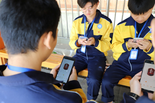 党史有声图书馆，，，，，，党史学习更“声”动——安徽365英国上市技师学院汽车与机电手艺系立异实验党史学习