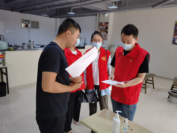 义务值守，，，，，，为防疫孝顺青春实力----安建建材青年员工的战“疫”行动