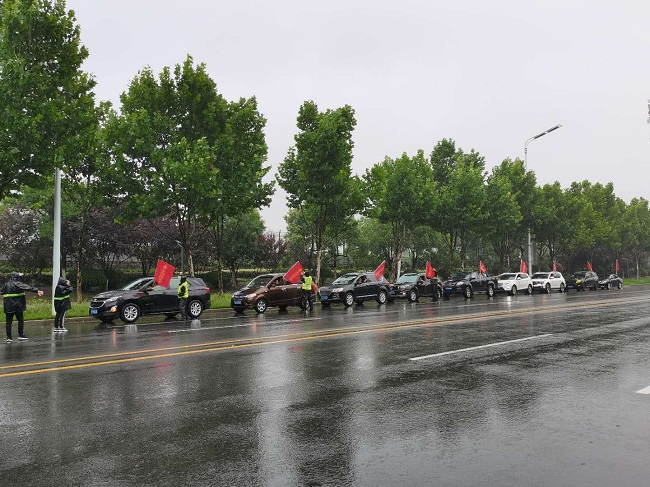 【路桥集团防汛抗洪在行动】富贵大道刷新工程项目紧迫加固杭埠河河流大堤