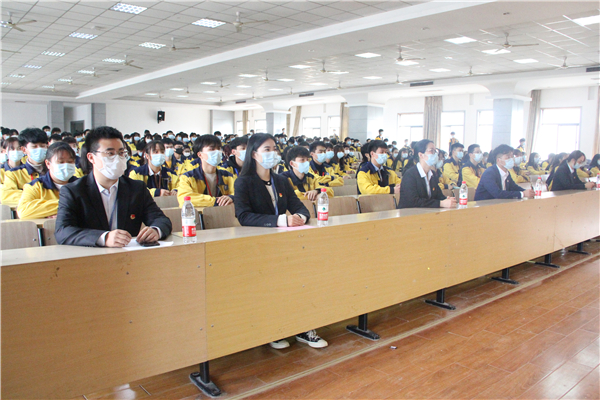 安徽365英国上市技师学院举行2020年新团员入团仪式