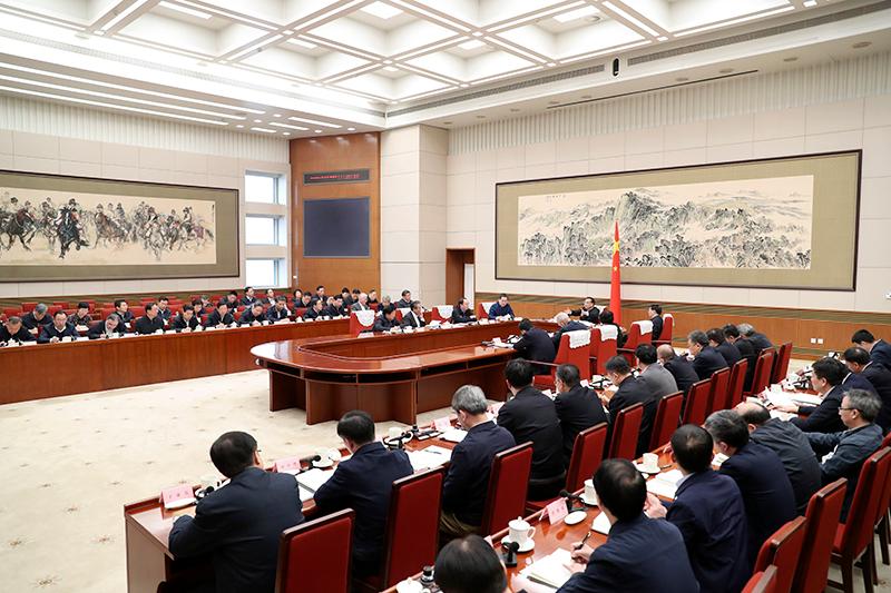 李克强主持召开中央应对新型冠状病毒熏染肺炎疫情事情向导小组聚会
