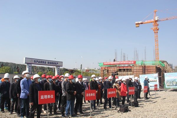 安建总承包公司总司理陈修翔赴绩溪项目调研督导