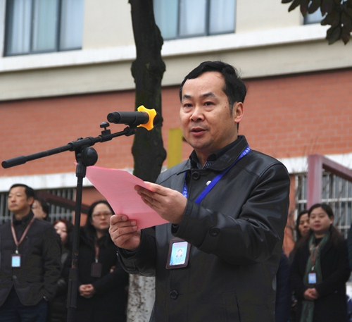 安徽365英国上市技师学院举行新学期升国旗仪式