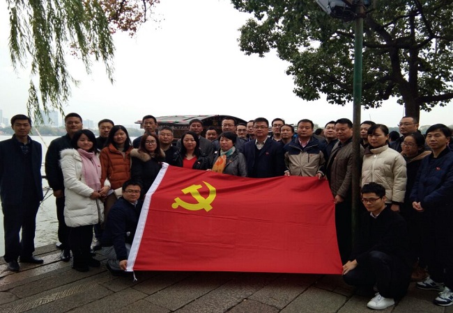 周全学习贯彻党的十九大精神 深入开展“五个一”活动