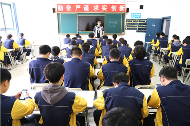 技师学院团委举行“不忘初心跟党走，，，，，百年奋斗新征程”线上党史知识竞赛
