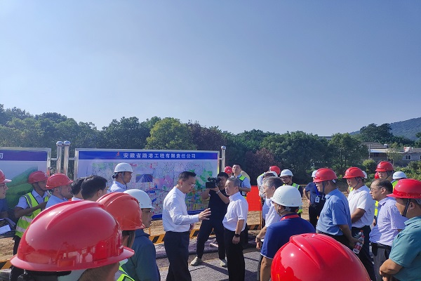 马鞍山市委书记张岳峰,省交控集团党委书记、董事长项小龙一行赴安徽路港宁芜改扩建01标调研
