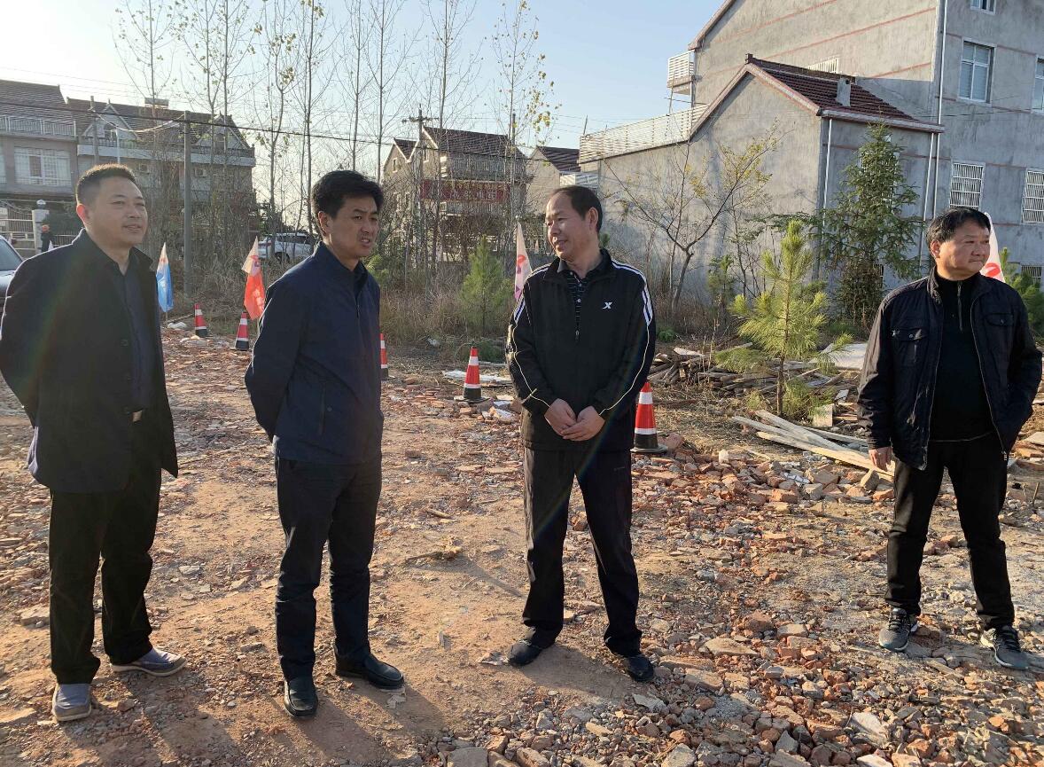 365英国上市控股副总司理霍向东调研G347安九二期望江至宿松段一级公路PPP项目并赴望江县黄河村走访