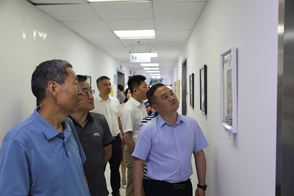 安徽路港公司举行首届职工字画摄影展