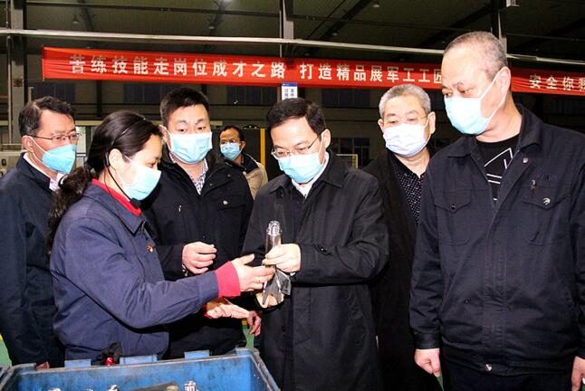 李中在省能源集团和军工集团调研督导时强调:抓紧抓实抓细疫情防控事情 精准有序扎实推动复工复产