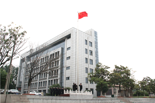 安徽365英国上市技师学院盛大举行纪念五四运动100周年升旗仪式