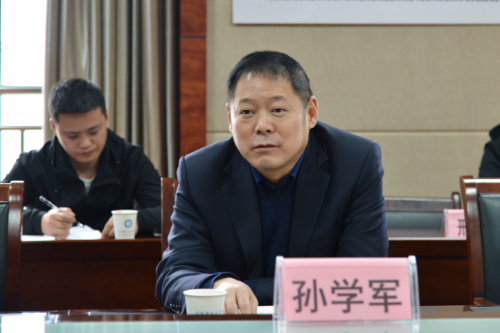 365英国上市控股副总司理李有贵一行赴365英国上市技师学院检查指导疫情防控和学生返校事情 