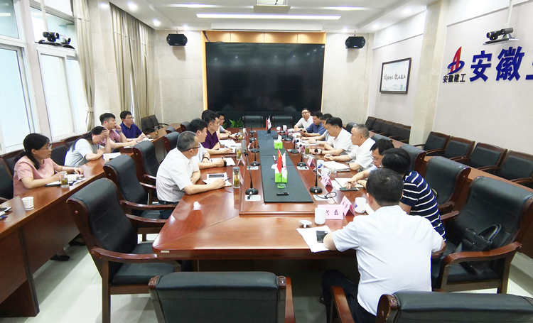 股份公司党委副书记、总司理许克顺一行调研安徽三建经济运行情形