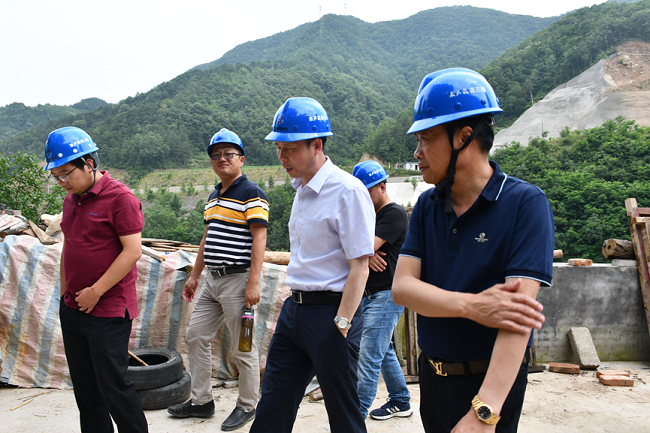 路桥集团党委书记、董事长盛明宏赴栾卢高速三标项目调研