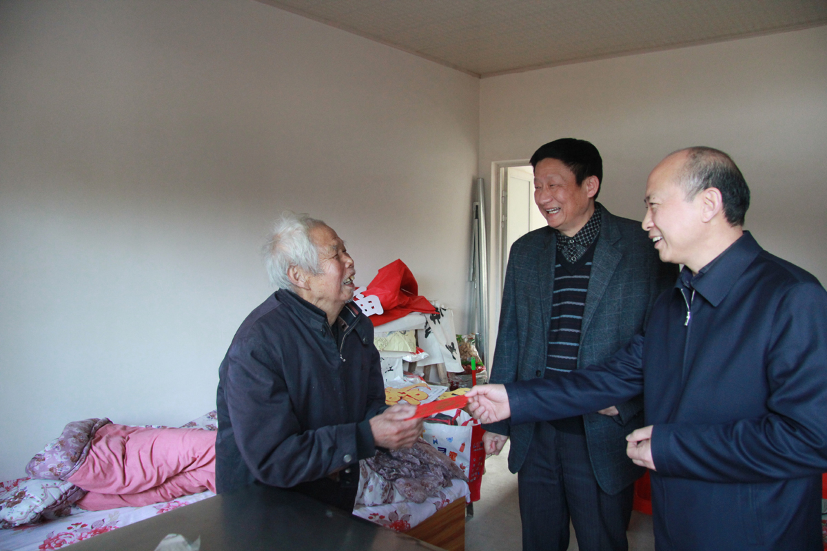 365英国上市董事长赵时运赴宿松县对口扶贫点走访慰问