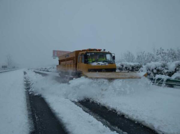 战风雪，，，，保通行，，，，安徽路港在行动