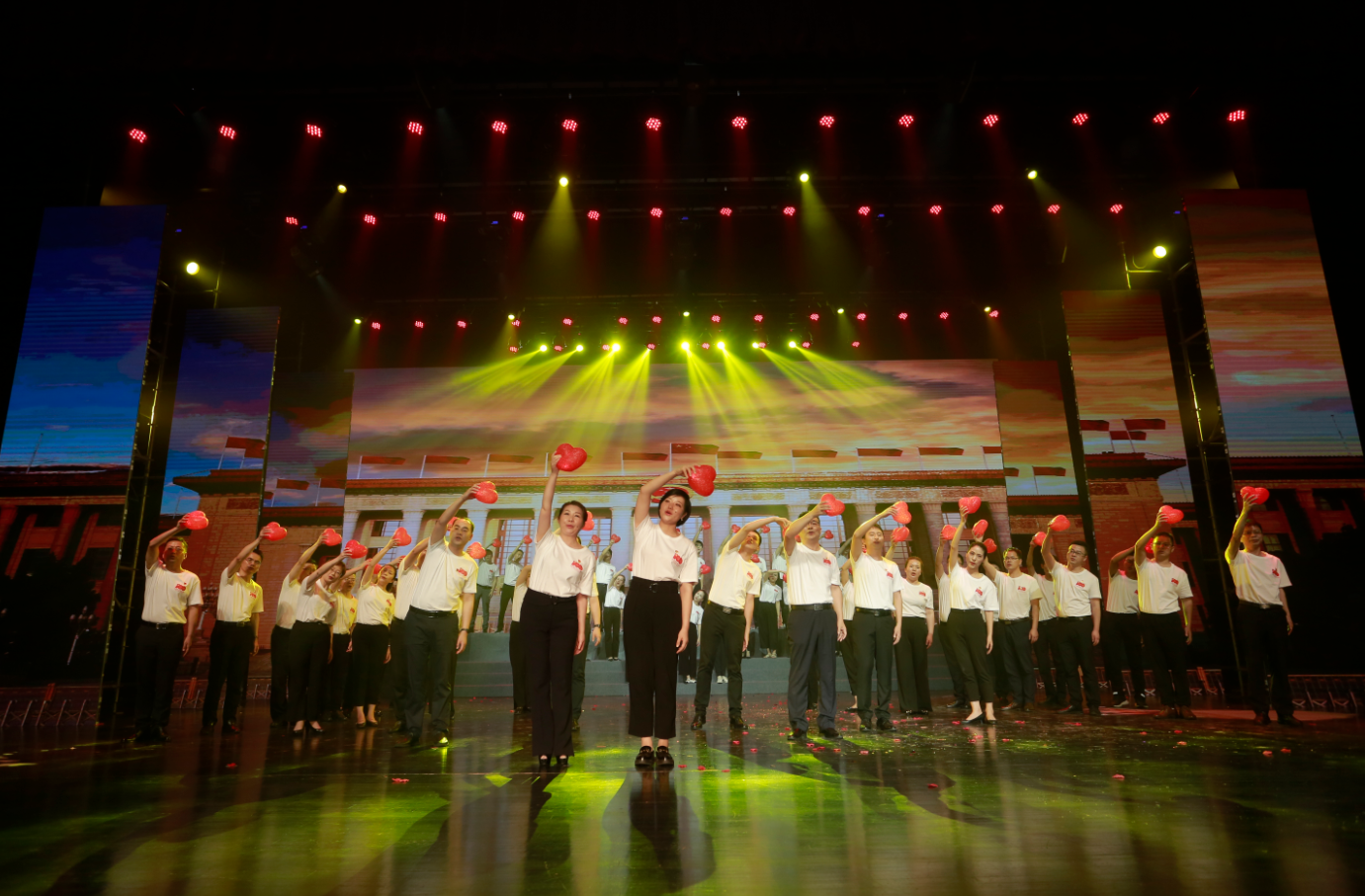 365英国上市盛大举行庆祝中国共产党建设100周年职工文艺汇演