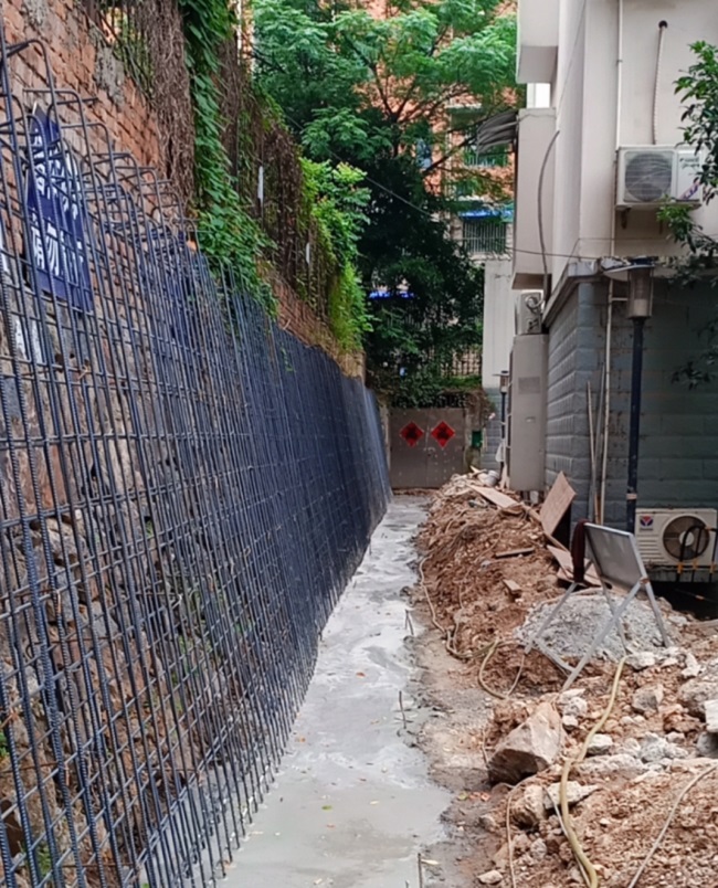 为民办实事  住户送锦旗