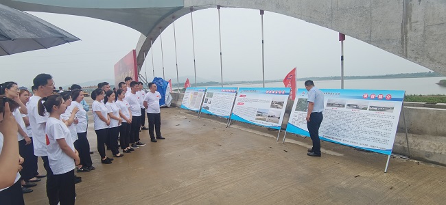 路桥集团组织举行“诵读红色经典 唱响时代赞歌 献礼建党百年”主题活动