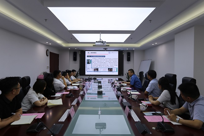 校企携手，，，，，，共进共赢——路桥集团与安徽工业大学举行校企相助交流座谈会