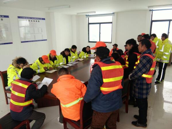 战风雪，，，，保通行，，，，安徽路港在行动