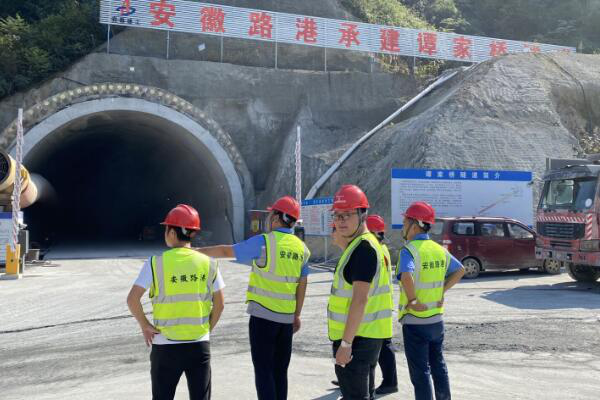 安徽路港劳动竞赛系列报道8：国庆佳节施工忙 奋战一线显继续