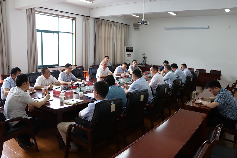 安建投资公司总司理朱忠明一行赴桐都会政府交流座谈