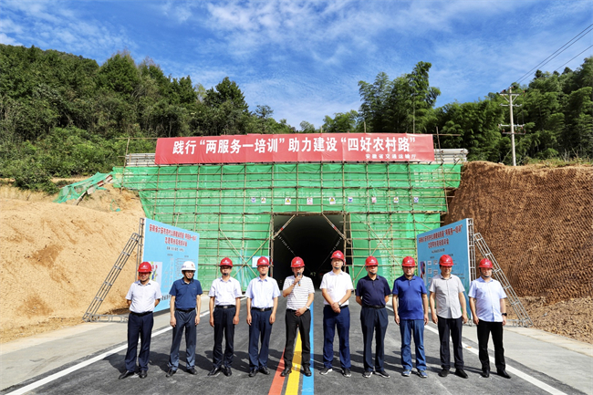 安徽路桥集团检测公司圆满完成2021年度农村公路建设质量“两服务一培训”自愿帮扶事情 
