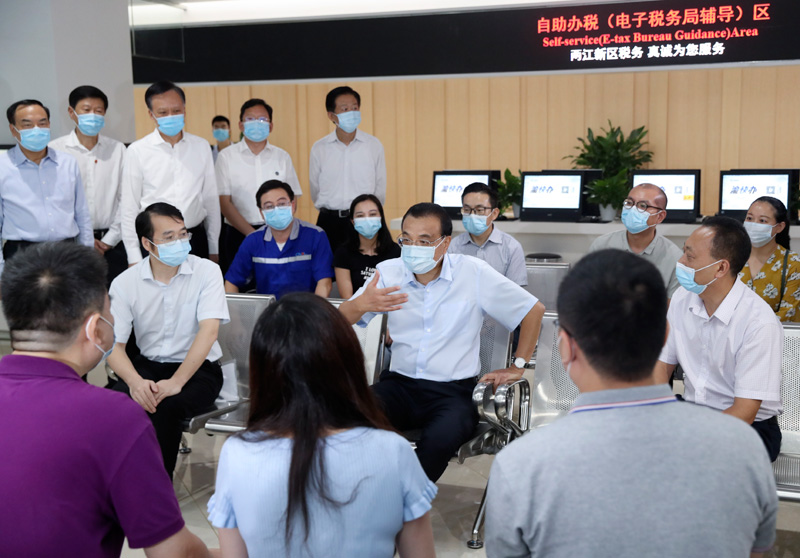 李克强在重庆考察时强调 做好防汛救灾和恢复重365英国上市作 在刷新开放中一连起劲牢靠经济恢复性增添势头