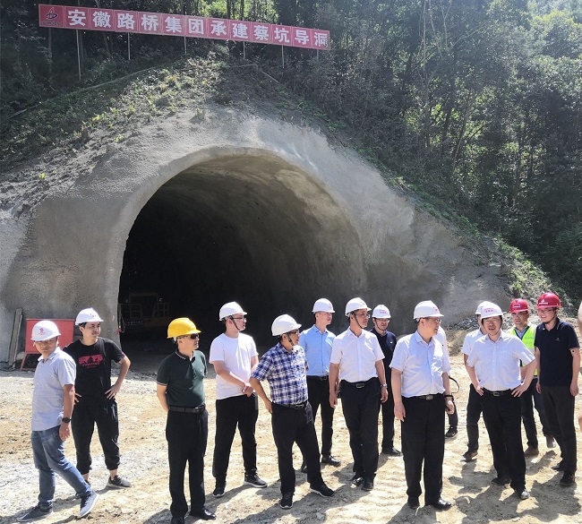 省交控集团党委副书记、总司理钱东升一行调研路桥集团黄千高速02标项目