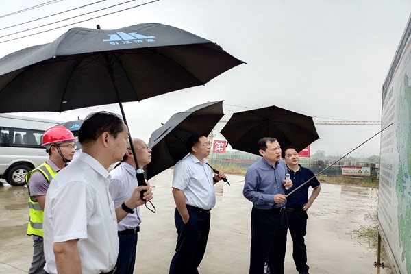 省人大法制委主任委员、常委会法工委主任吴斌一行赴安徽路港派河口船闸项目调研