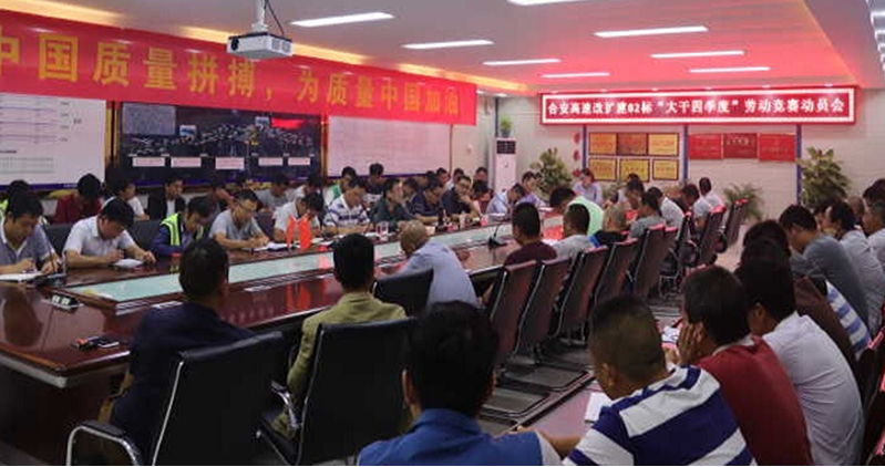 新时代的路港青年之四：坚守一线奉献青春，，，，，，风雨筑路甘洒汗水