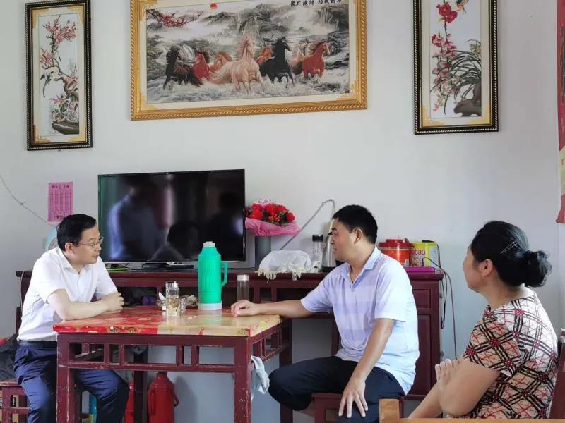 李中强调：认真学习贯彻习近平总书记考察安徽主要讲话精神 一鼓作气尽锐出战坚决争取脱贫攻坚周全胜利