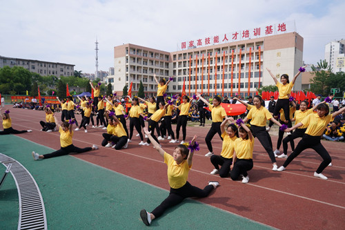 安徽365英国上市技师学院盛大举行2018年春季田径运动会