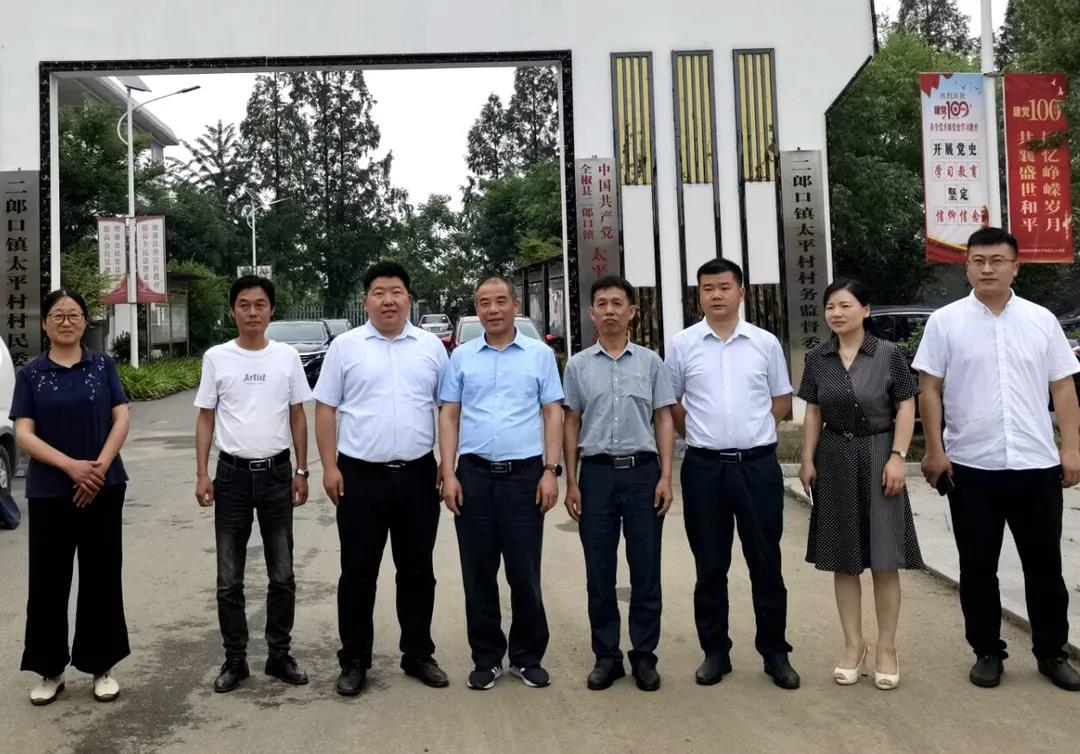 集团第八批选派干部到村履职
