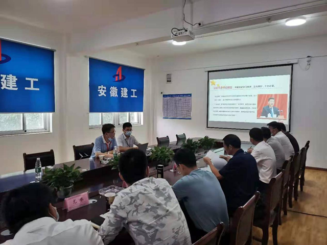 庐阳区重点工程建设治理中心班子成员赴安徽一建淮北路项目开展党史教育专题党课活动
