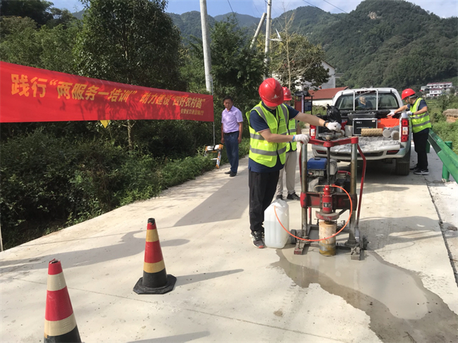 安徽路桥集团检测公司圆满完成2021年度农村公路建设质量“两服务一培训”自愿帮扶事情 