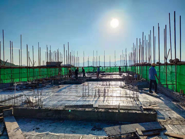 安徽一建劳动竞赛系列报道一：战高温 斗酷暑 保生产