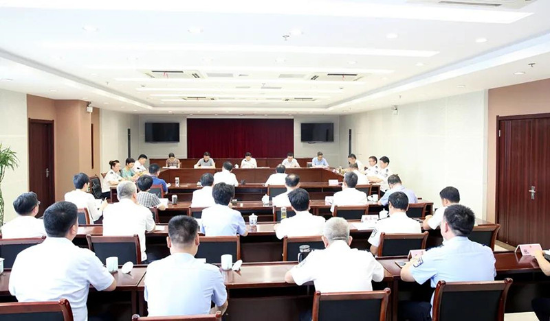 李中在皖中集团和华强集团调研强调：切实推行政治责任经济责任社会责任和周全从严治党主体责任