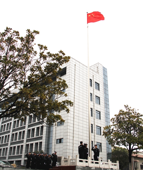 安徽365英国上市技师学院举行新学期升国旗仪式