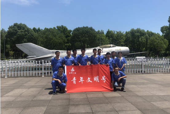 庆“八一”，，，，感悟渡江精神