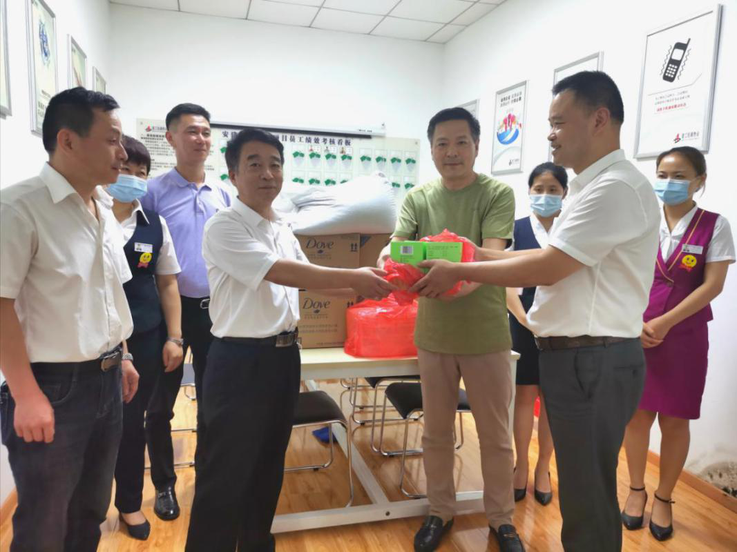 【权益包管】安建服务中心开展送清凉慰问活动